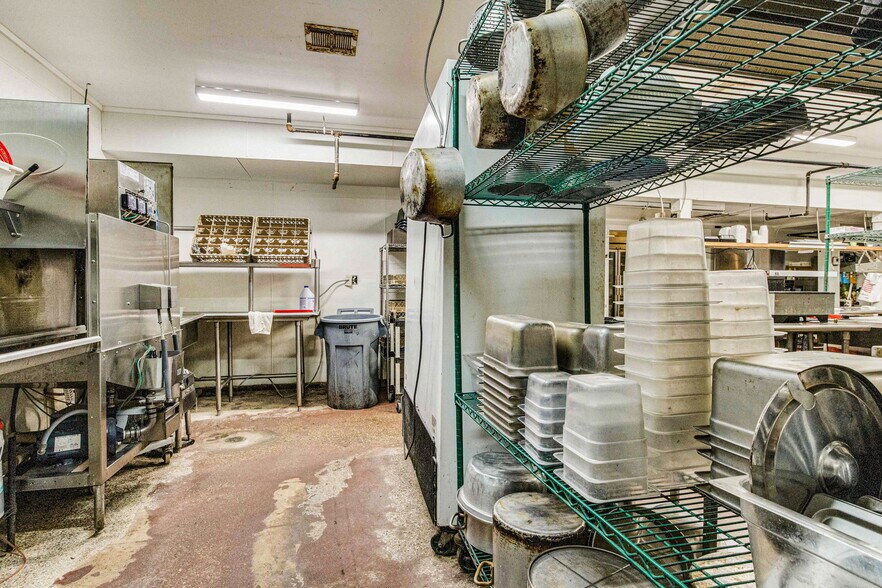 More Photos Of 131 New Warrington Rd, Pensacola Restaurant For Sale