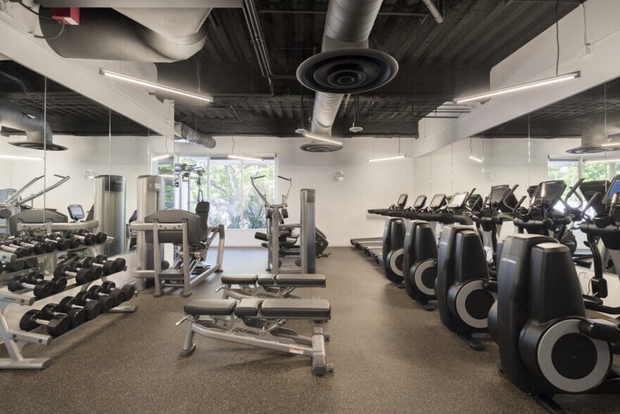 More Photos Of 345 N Maple Dr, Beverly Hills Office For Lease