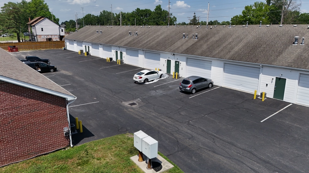 More Photos Of 7909-7925 Station St, Columbus Flex For Lease