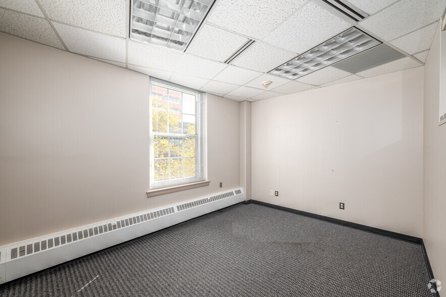 More Photos Of 7220 Wisconsin Ave, Bethesda Medical For Lease