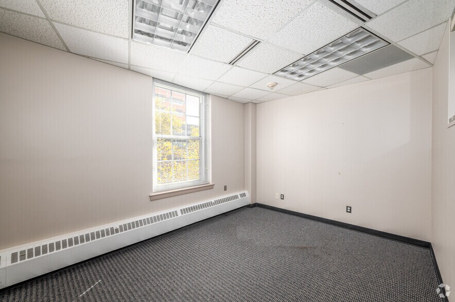 More Photos Of 7220 Wisconsin Ave, Bethesda Medical For Lease