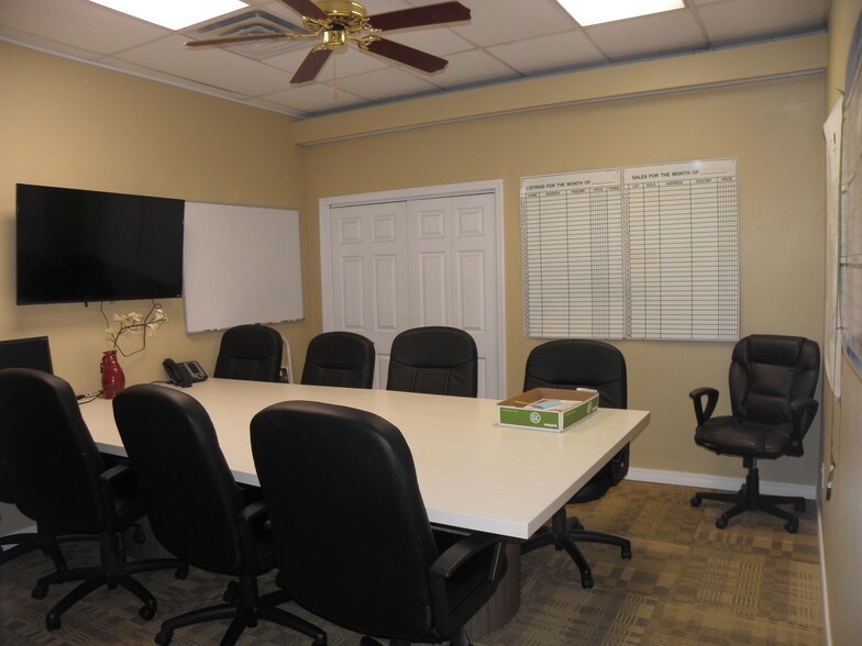 More Photos Of 1209 W Cherokee St, Wagoner Medical For Sale