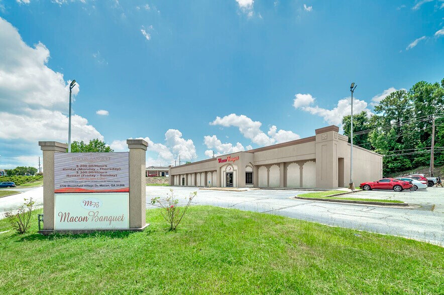 More Photos Of 3720 Bloomfield Village Dr, Macon-Bibb Storefront For Sale
