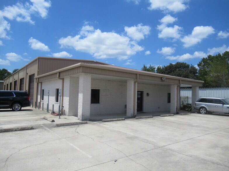 More Photos Of 26455 Hanna Rd, Conroe Warehouse For Lease
