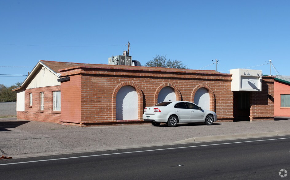 Primary Photo Of 711 N Swan Rd, Tucson Office For Sale