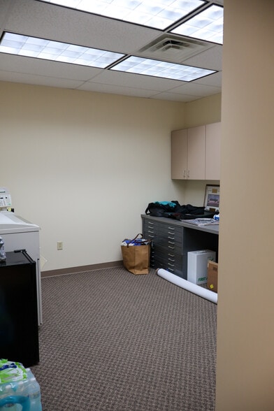 More Photos Of 114 W Drew St, Houston Office For Sale