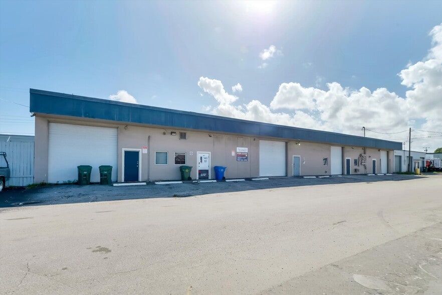 Primary Photo Of 224 NE 32nd Ct, Oakland Park Warehouse For Sale