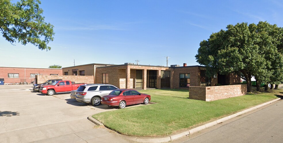 Primary Photo Of 2901 S Kansas St, Wichita Flex For Lease