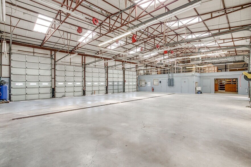 More Photos Of 3040 Ramona Dr, Fort Worth Research And Development For Lease