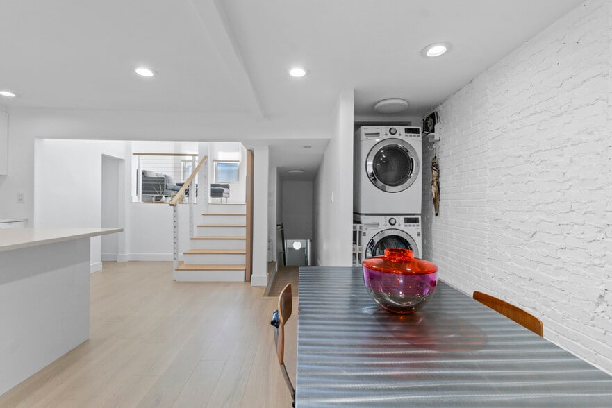 More Photos Of 422 S Highland Ave, Baltimore Storefront Retail Residential For Sale
