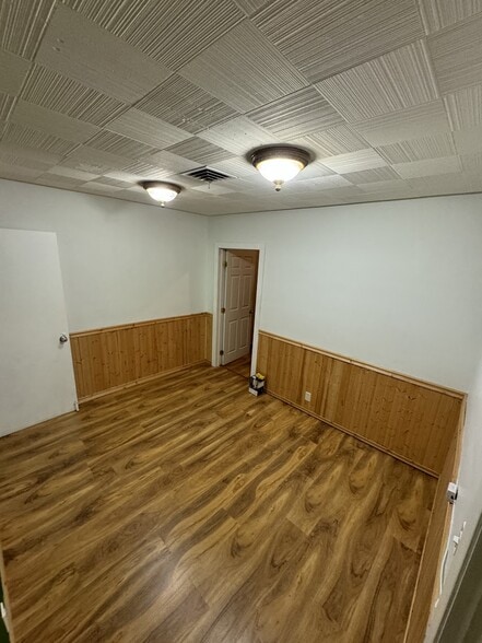 More Photos Of 101-107 Front St, Berea Storefront Retail Office For Lease