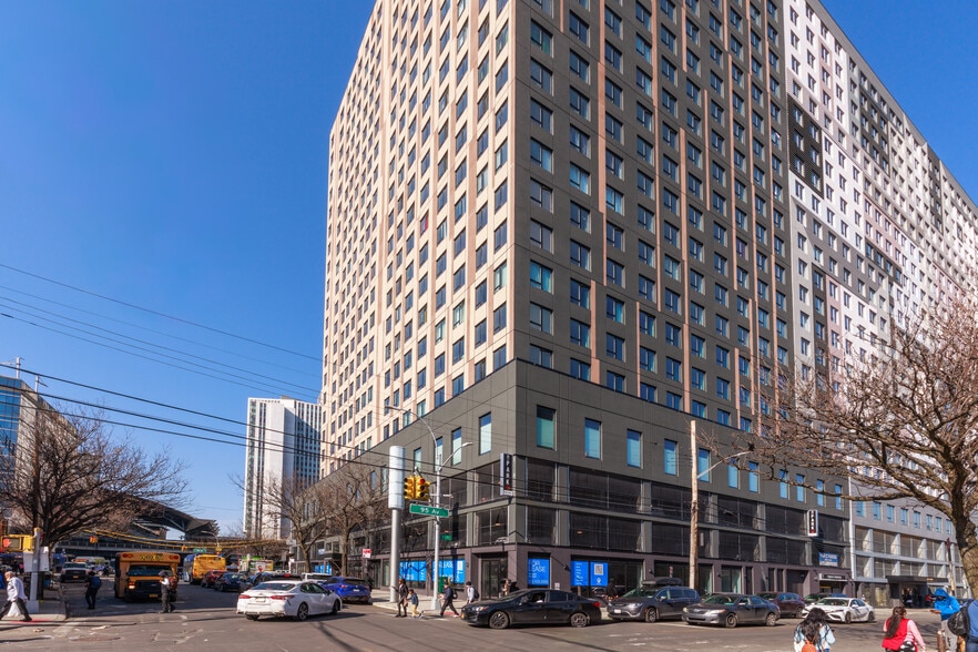 More Photos Of 94-15 Sutphin Blvd, Jamaica Apartments For Lease