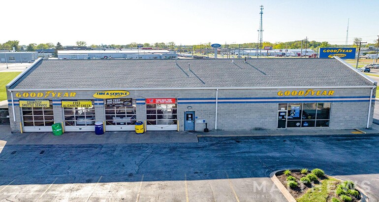 Primary Photo Of 433 In-930, New Haven Auto Repair For Sale