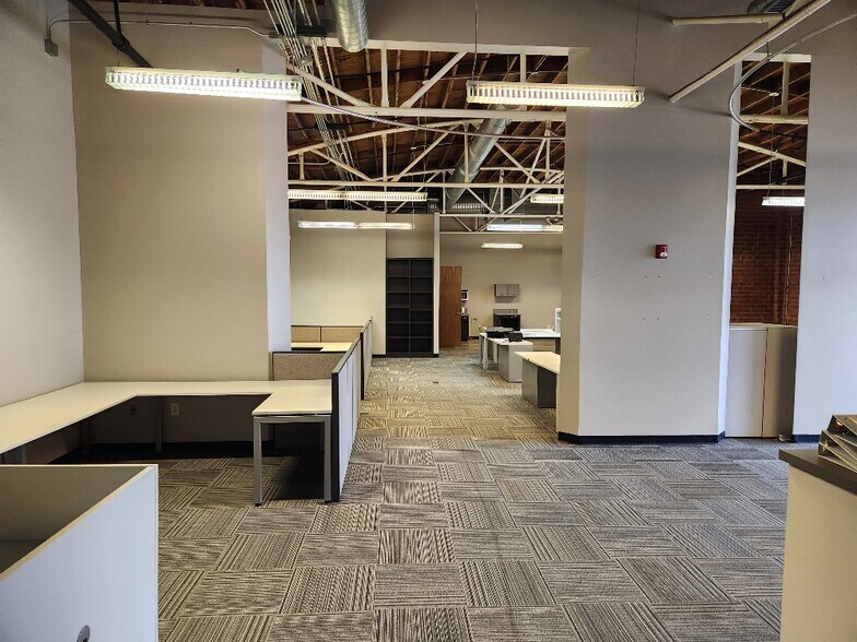 More Photos Of 2923 S Tryon St, Charlotte Office For Sale