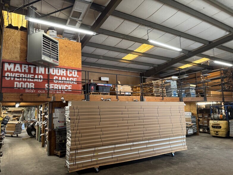 More Photos Of 3025 N Saint Peters Pky, Saint Peters Showroom For Sale