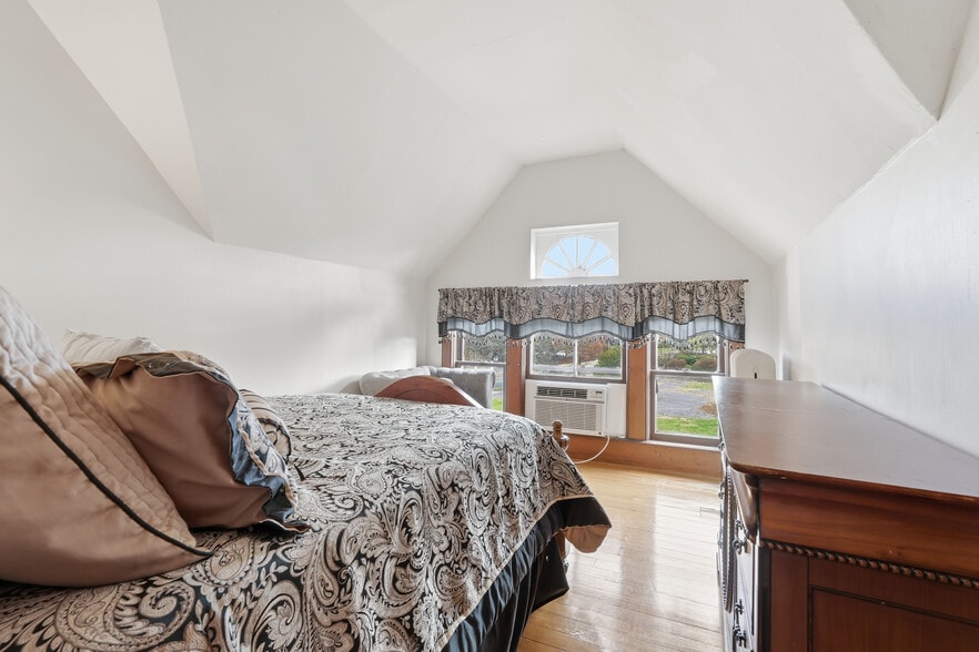 More Photos Of 270 Maple St, Springfield Hospitality For Sale