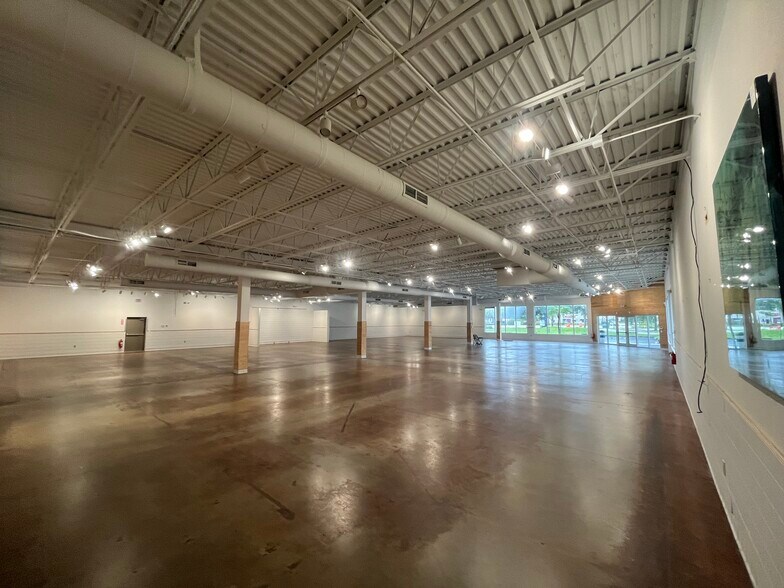 More Photos Of 1892 SE Federal Hwy, Stuart Freestanding For Sale