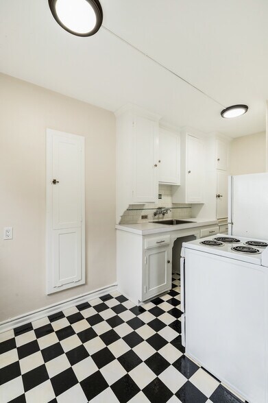 More Photos Of , Seattle Multifamily For Sale