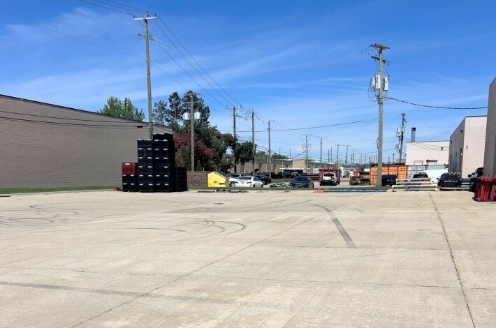 More Photos Of 44621 Morley Dr, Clinton Township Warehouse For Lease