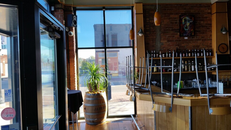 More Photos Of 208-212 Territorial Rd, Benton Harbor Restaurant For Lease