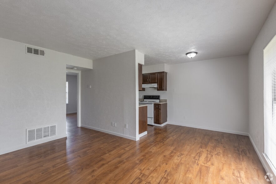 More Photos Of 101-121 S Bonnie Brae St, Denton Apartments For Sale