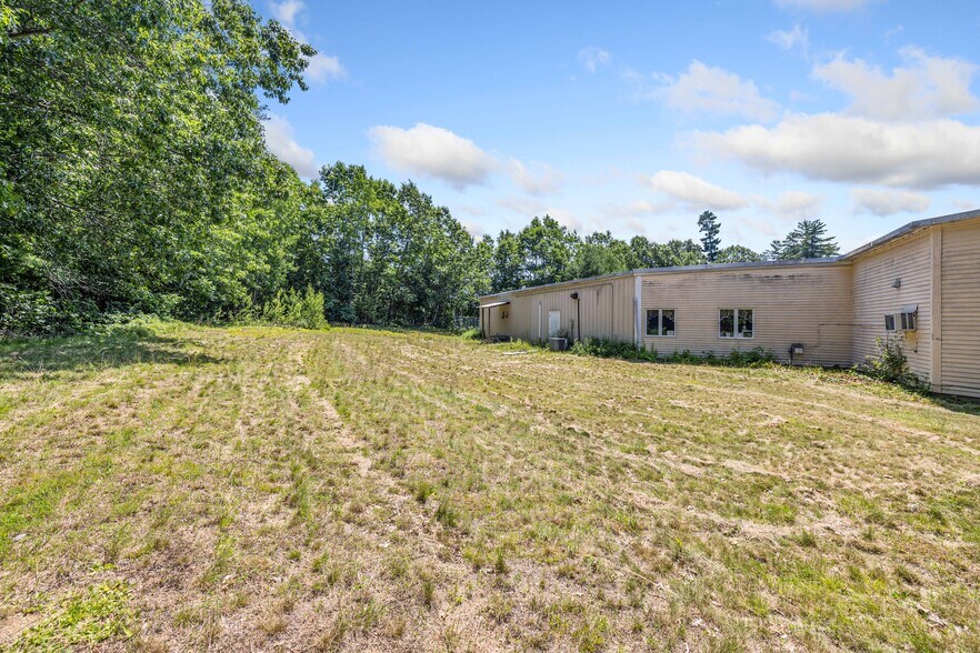 More Photos Of 585 Calef Hwy, Barrington Freestanding For Sale