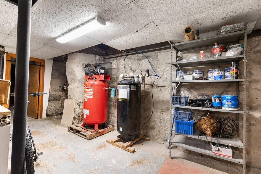 More Photos Of 7 Foster St, Wakefield Office For Sale