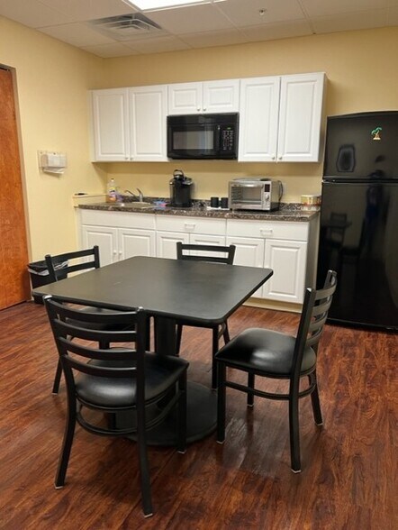 More Photos Of 4600 Crossroads Park Dr, Liverpool Warehouse For Lease