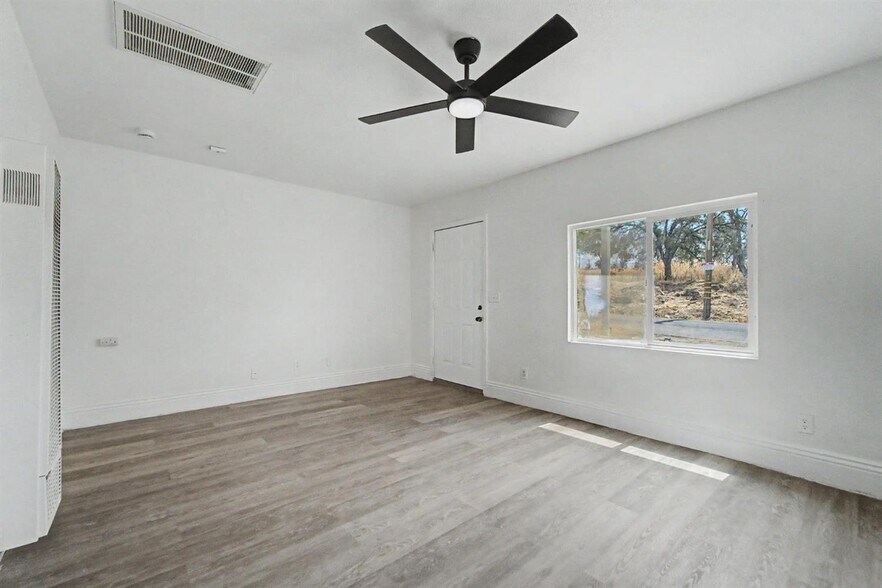 More Photos Of 2690 Ithaca St, Oroville Multifamily For Sale