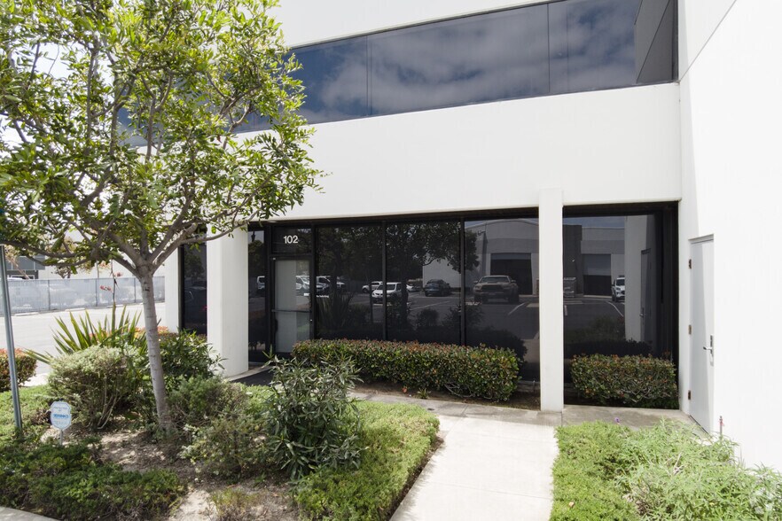 More Photos Of 2900 Orange Ave, Signal Hill Unknown For Lease