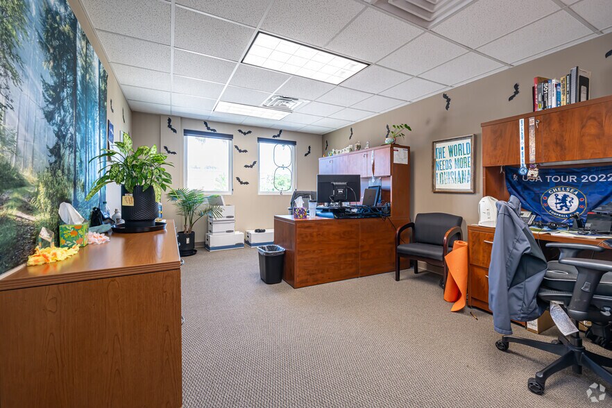 More Photos Of 1018 Central Ave, Metairie Coworking Space