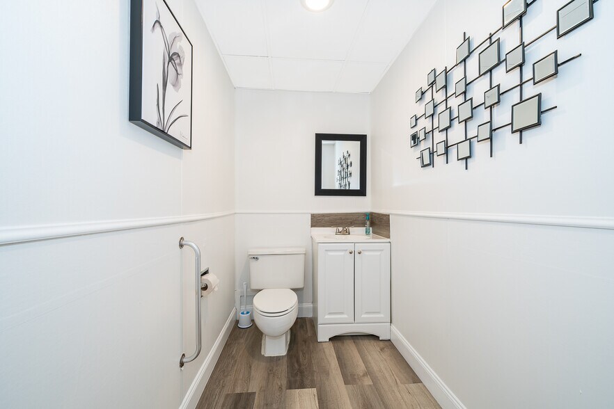 More Photos Of 2025 Flamingo Dr, Bartow Medical For Lease