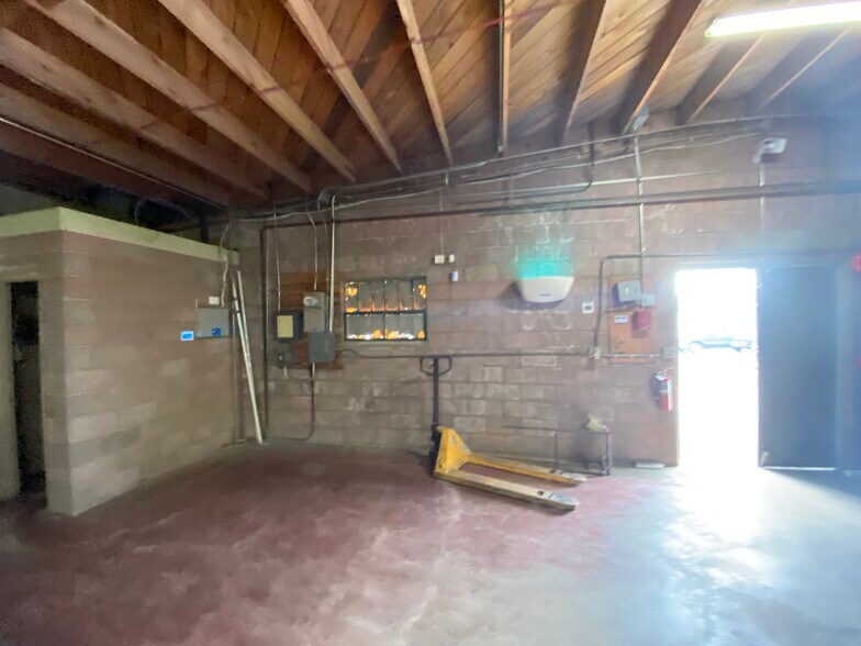 More Photos Of 44820 Yucca Ave, Lancaster Warehouse For Sale
