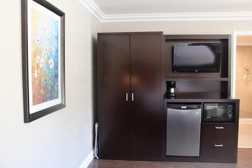More Photos Of 1200 N H St, Lompoc Hotel For Sale