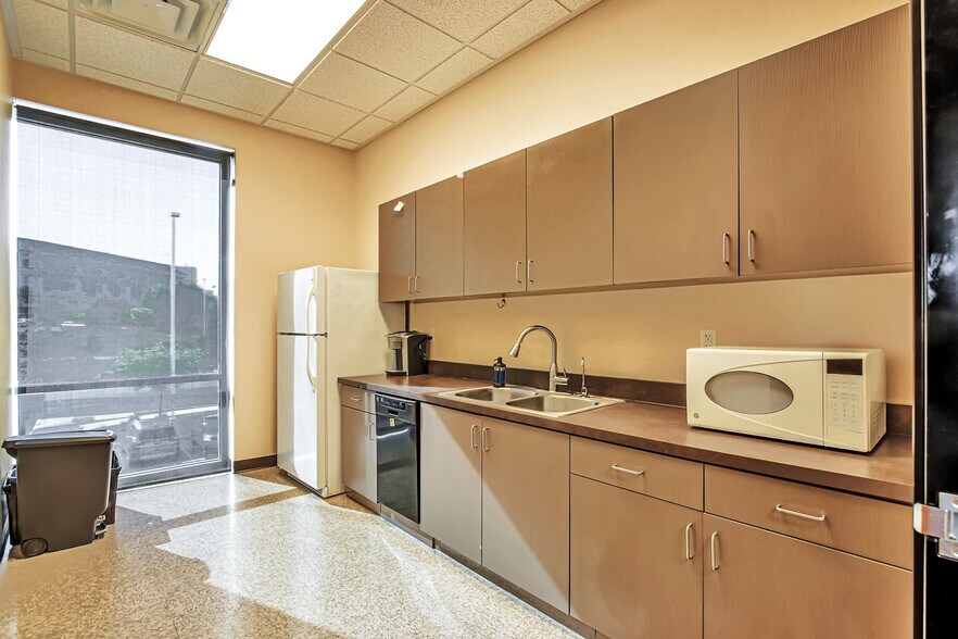 More Photos Of 7220 S Cimarron Rd, Las Vegas Medical For Sale