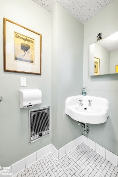 More Photos Of 20 E 9th St, New York Apartments For Sale