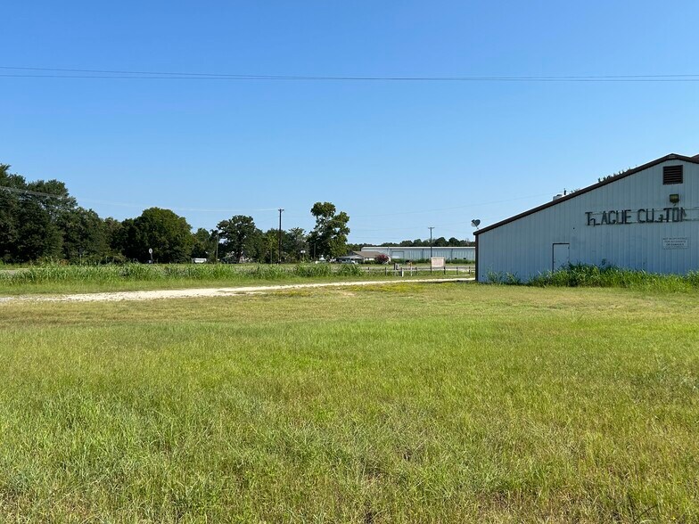 More Photos Of 10411 S US Highway 79, Palestine Warehouse For Sale