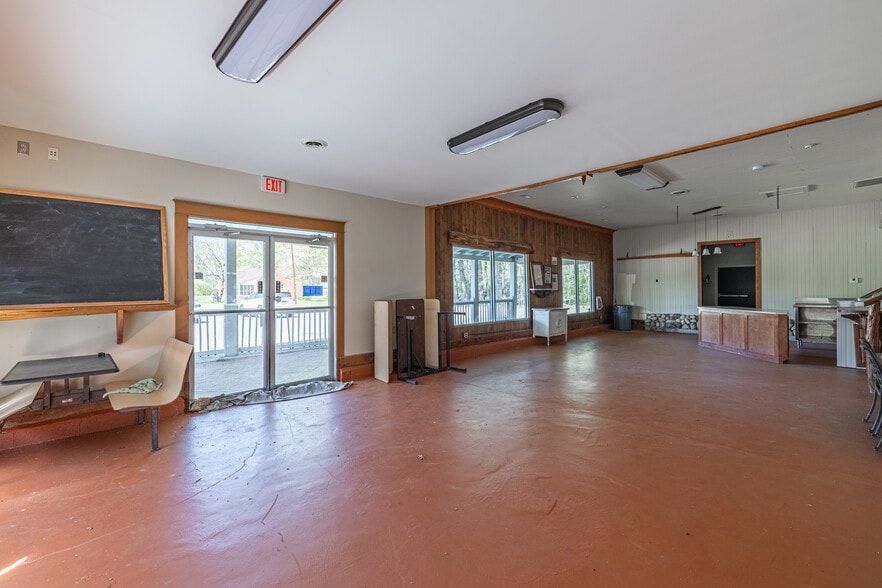 More Photos Of 5164 New Market Rd, Richmond Freestanding For Sale