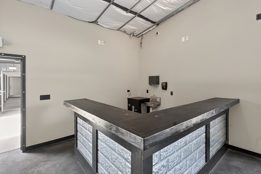 More Photos Of 2795 SW Wilshire Blvd, Burleson Flex For Lease