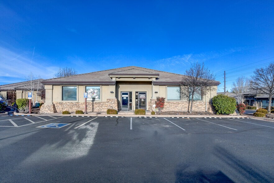 More Photos Of 1951 Commerce Center Circle, Prescott Medical For Lease