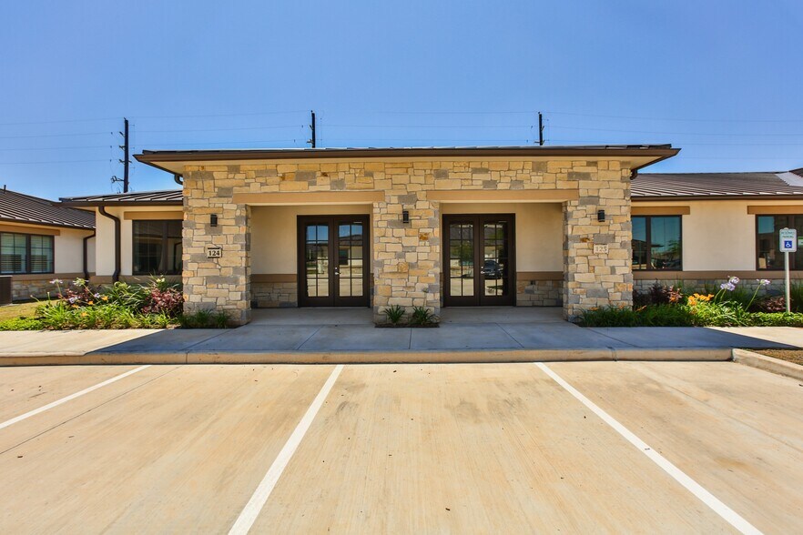 More Photos Of 800 Bonaventure Way, Sugar Land Unknown For Lease