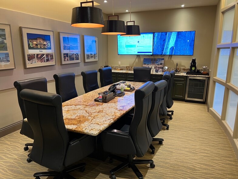 More Photos Of 16121 Lee Rd, Fort Myers Flex For Sale