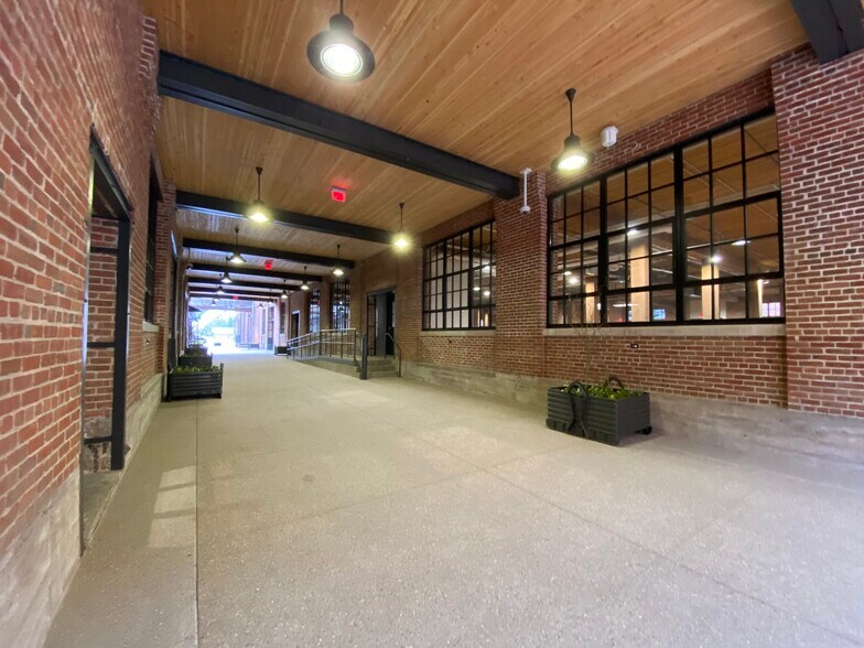 More Photos Of 1000 Jackson St, Dubuque Office For Lease