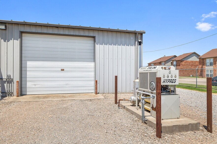 More Photos Of 1510 Amity Ln, El Reno Industrial For Lease