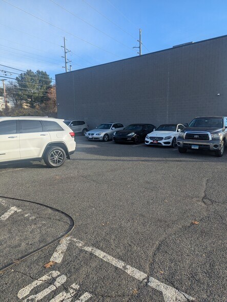 More Photos Of 1860 Stratford Ave, Stratford Auto Repair For Sale