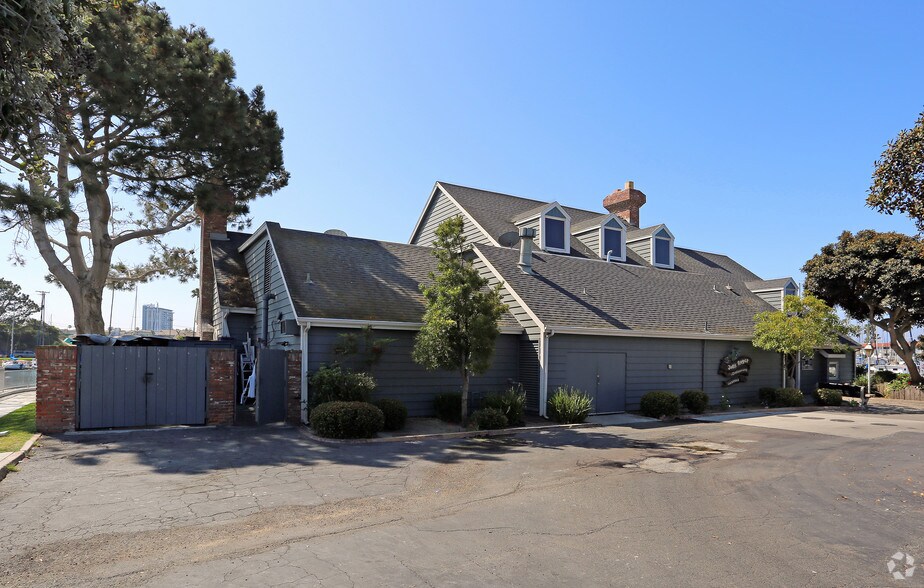 More Photos Of 1900 Harbor Dr, Oceanside General Retail For Sale