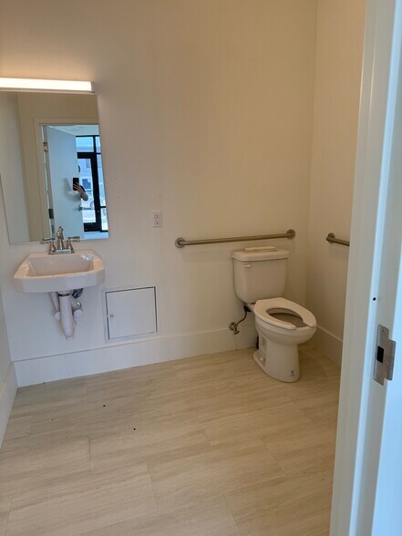 More Photos Of 601 W 24th St, Norfolk Apartments For Lease