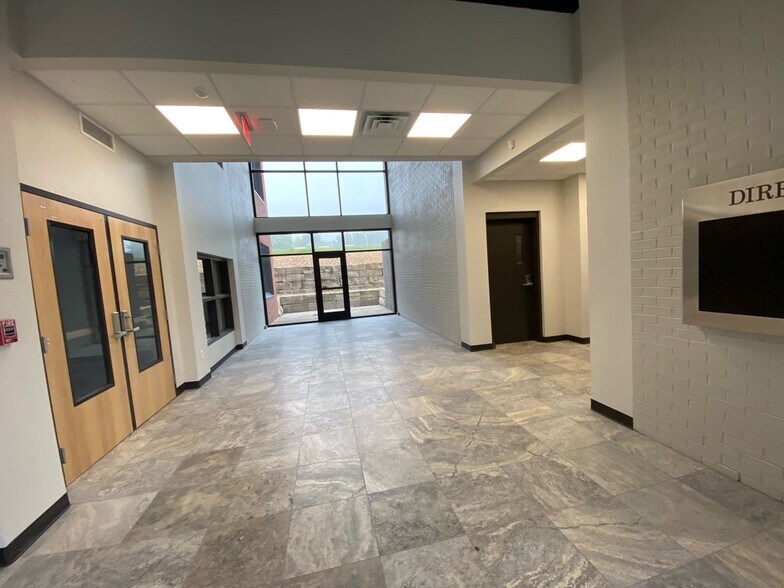 More Photos Of 201 E Partridge Ave, Independence Office For Lease