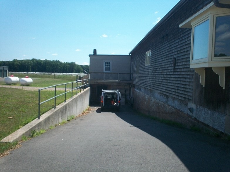 More Photos Of 47-50 Plantation Rd, Broad Brook Flex For Lease