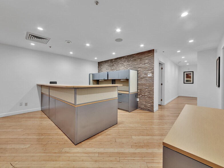 More Photos Of 1110 Brickell Ave, Miami Office For Sale